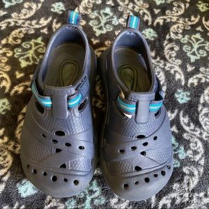 COPY - Children size 7 Place boy water shoes